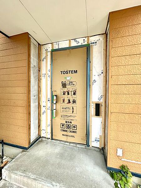 【リフォーム中】玄関ドア外観　新品に交換しました。