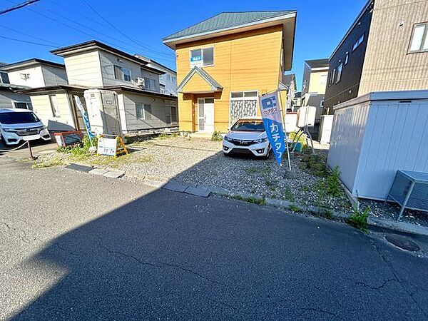 【リフォーム中】普通車並列3台可能で、車の出し入れもしやすいです。