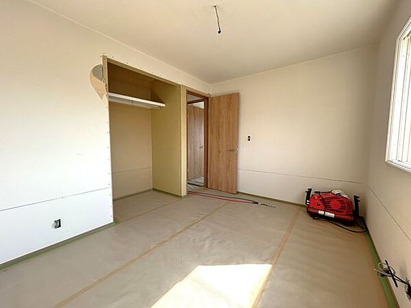【リフォーム中】2階北西側洋室約6帖　収納はオープンクローゼットになります。