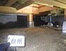 室内：中古住宅の3大リスクである、雨漏り、主要構造部分の欠陥や腐食、給排水管の漏水や故障を2年間保証します。その前提で床下まで確認の上でリフォームし、シロアリの被害調査と防除工事もおこないます。