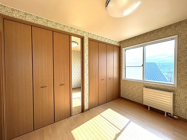 【現況】2階約6帖洋室 クリーニングを行います