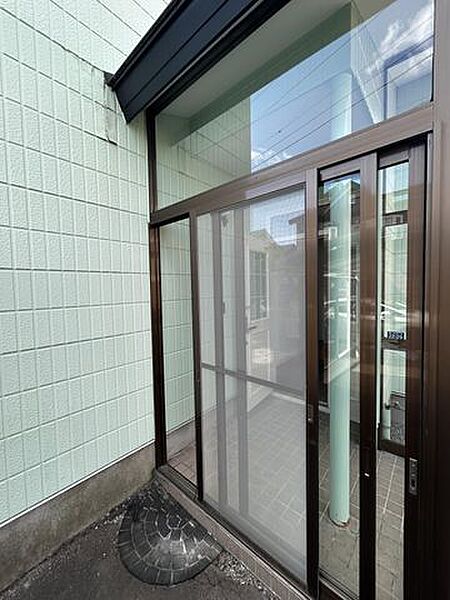 【現況】風除室 冬場でも安心です
