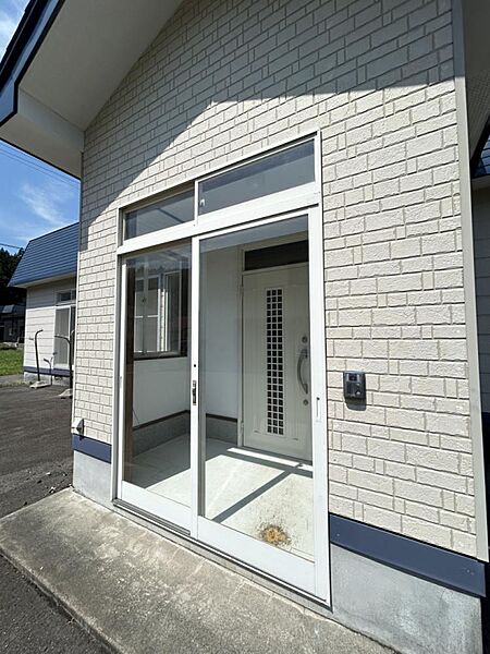 detached 秋田県大館市岩瀬字羽貫谷地中島21-10
地図を見る