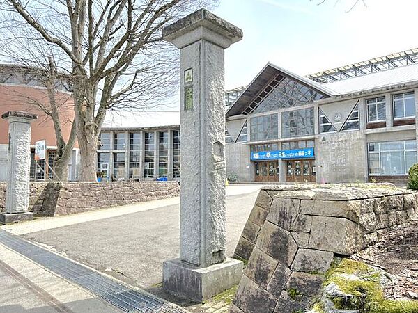 大館市立扇田小学校 徒歩11分。 880m