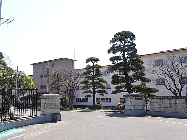 能代市立向能代小学校まで950m（徒歩12分）。お子様が元気に通学できる距離です。