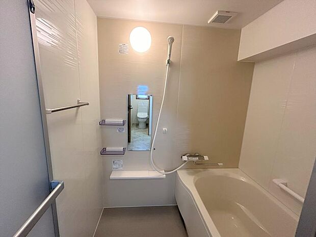 【リフォーム済】浴室はハウステック製のユニットバスを新設しました。コンパクトな浴槽は、水道代の節約になり経済的。お掃除も行き届きます。 