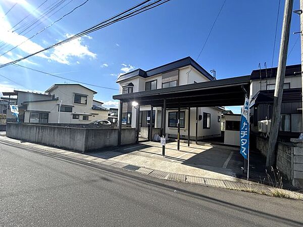 別角度からの外観です。屋根・外壁は塗装を行いました。