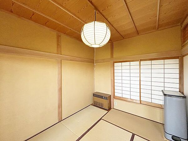 【リフォーム中】別角度からの2階約6.25帖洋室です。照明はLEDの新品に交換します。お子様のお部屋にいかがでしょうか。