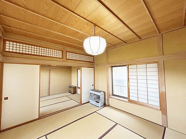 【リフォーム中】別角度からの2階約5.44帖和室です。隣とは壁で仕切り、それぞれ個室となります。