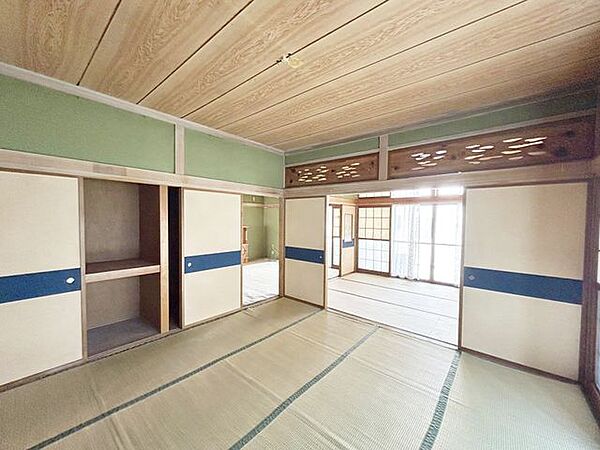【現況】別角度からの1階南側8畳和室です。