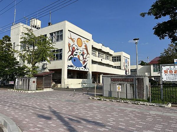 大畑小学校まで約1600ｍ（車4分）
