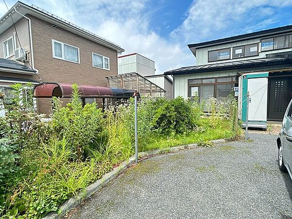 【リフォーム中】庭は花壇を整備に駐車場を拡張します。