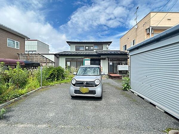 【リフォーム中】駐車所は物置を撤去し、庭を整備して拡張します。