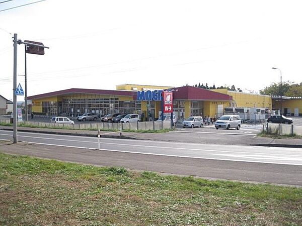 ローソン　むつ文京町店 【スーパー】マエダストア大湊バイパス店様まで約650ｍ（徒歩約9分）