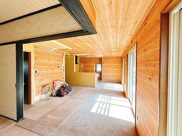 【リフォーム中】1階和室です。引き戸を設置し、リビングと空間を仕切ることもできます。
