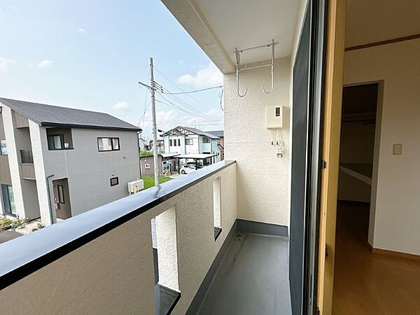 【リフォーム中】ベランダです。クリーニングしてのお引渡しです。