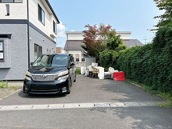 【リフォーム中】駐車場です。縦並列駐車3台可能です。