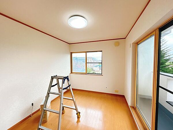 【リフォーム中】2階南西側の居室です。ウォークインクローゼットがあります。