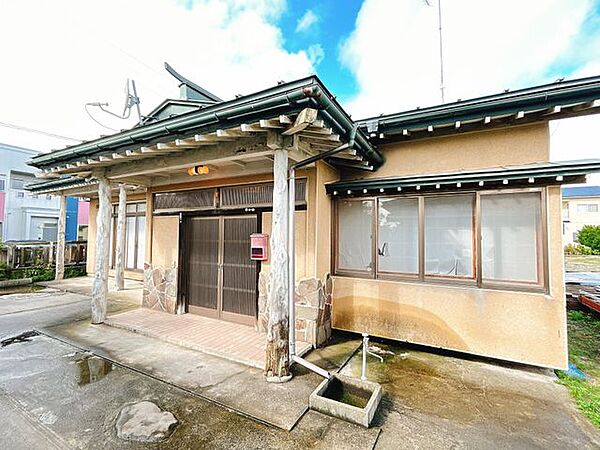 外観の別角度です。屋根外壁は塗装をします。