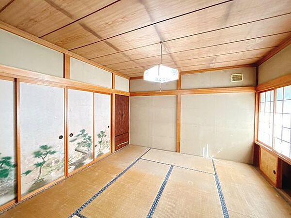 【リフォーム予定】南東側の和室です。約9帖の洋室に変更します。床はフローリング仕上げ、壁天井はクロスの張替えを行います。