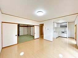 八戸市大字妙字黒ケ沢　戸建て 3LDKのリビング/ダイニング