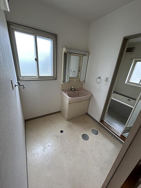 detached 青森県三戸郡南部町大字杉沢字あけぼの1-29
地図を見る