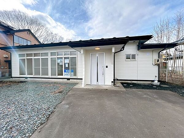 【リフォーム済】建物の外観写真です。屋根外壁塗装を行いました。