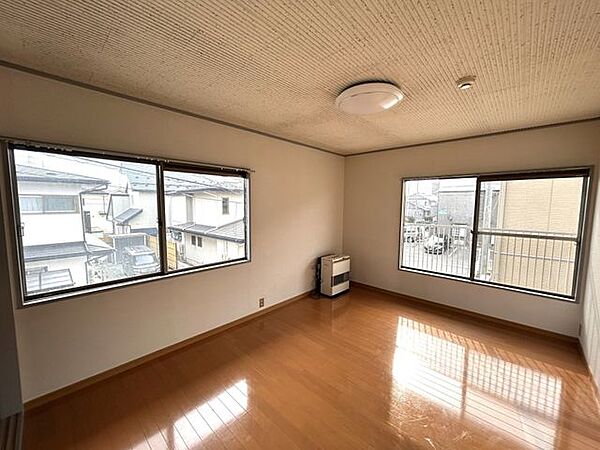 【期間限定現況販売】2階東側約6帖洋室の写真です。