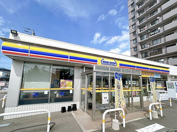 【周辺環境】ミニストップ八戸小中野店様まで約830ｍ（徒歩11分）