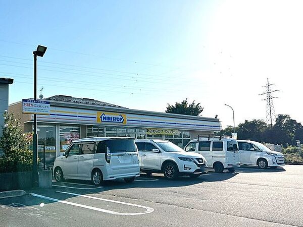 【周辺環境】ミニストップ八戸ニュータウン中央店様まで約920ｍ（徒歩12分）