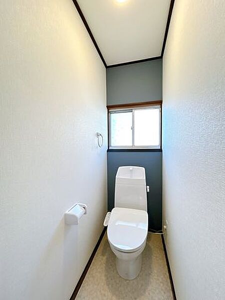 トイレは新品に交換しました。