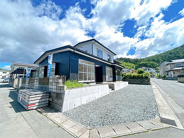 外観別角度の写真です。3台追加で駐車可能です。