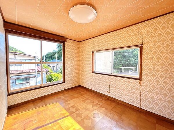 2階洋室です。クリーニングのみ行っております。