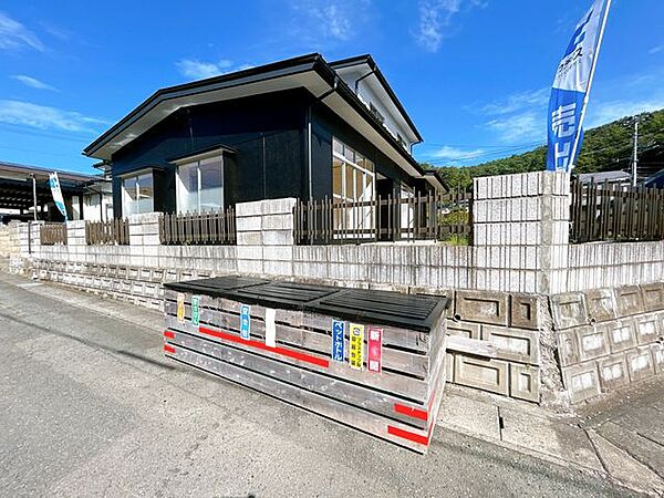 【ゴミステーション】ゴミステーションは家の横にあります。