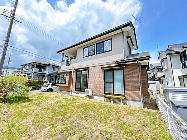 南面がお庭になっており開けているので全部屋日当たり良好です。