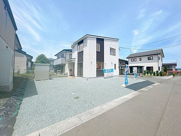 物件を玄関側から撮影しました。