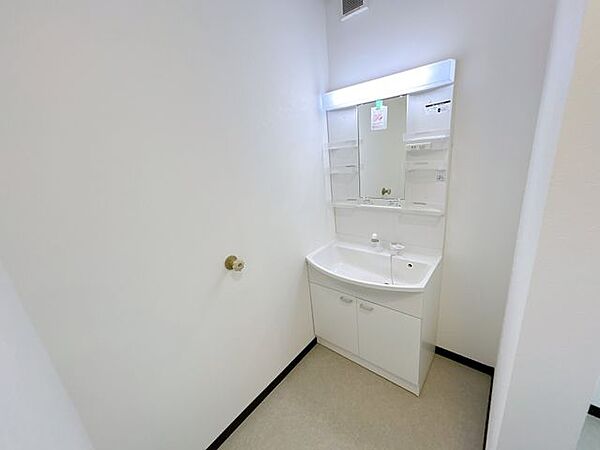 【同仕様画像】洗面化粧台は新品に交換しました。洗面ボウルは、つけ置き洗いなどの家事でも大活躍です。