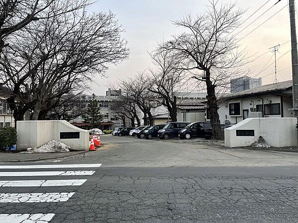 北稜中学校まで3000ｍ（徒歩38分）