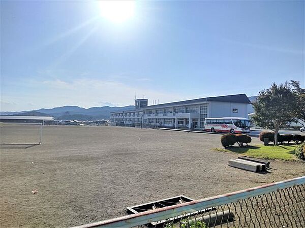 滝沢市立鵜飼小学校 鵜飼小学校まで2010ｍ（徒歩26分）