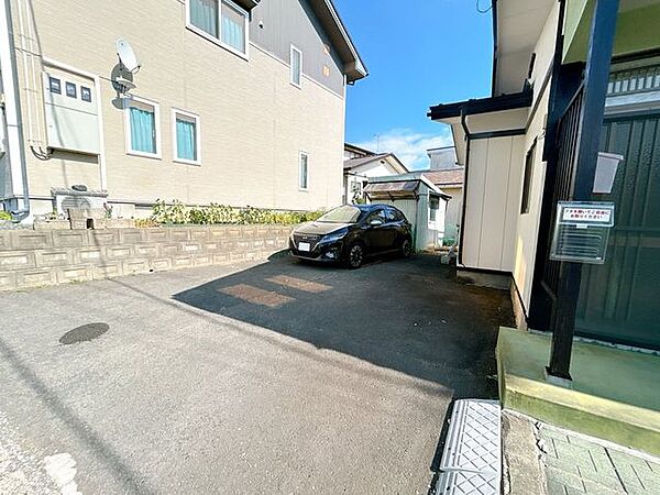 駐車場を別角度から撮影しました。