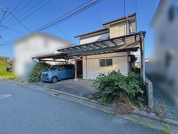 【現地写真】建物は売主にて解体を行います。北側の道路の間口は約9.8ｍです。