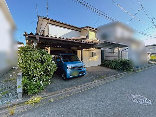 【現地写真】建物は売主にて解体を行います。北側の道路の間口は約9.8ｍです。