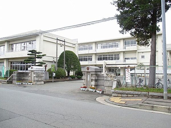 厨川小学校まで700ｍ（徒歩9分）