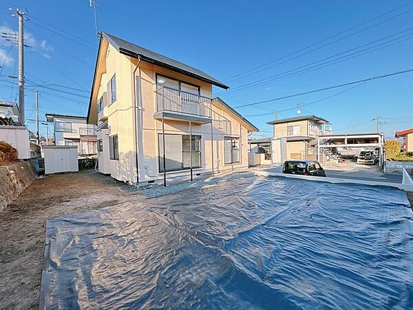 外観別角度写真です。R4年に外壁屋根塗装されているのでとても綺麗です。
