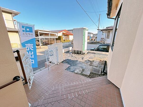 玄関アプローチの写真です。