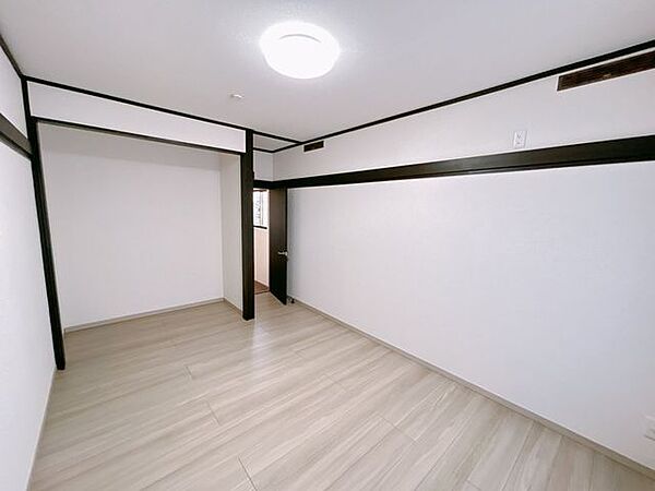 【リフォーム済】2階和洋室の写真です。
