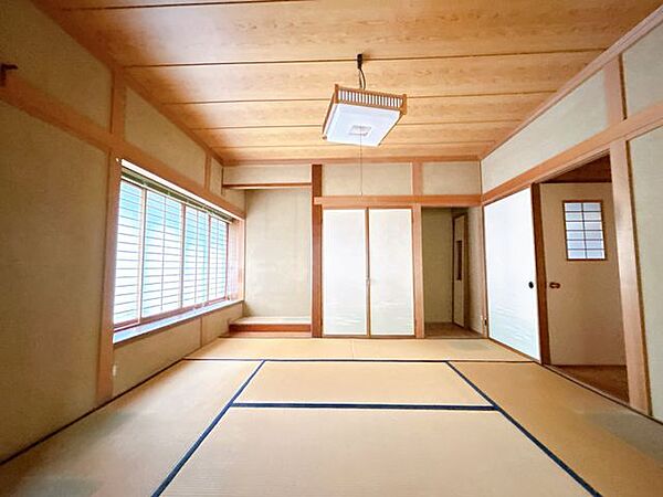 【リフォーム中】1階和室6畳は畳表替えし、天井・壁のクロス貼替予定です。