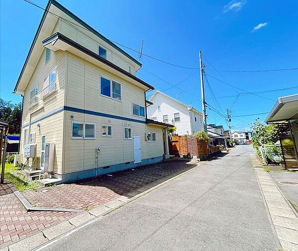 【リフォーム中】外観のお写真です。外壁の塗装を行います。