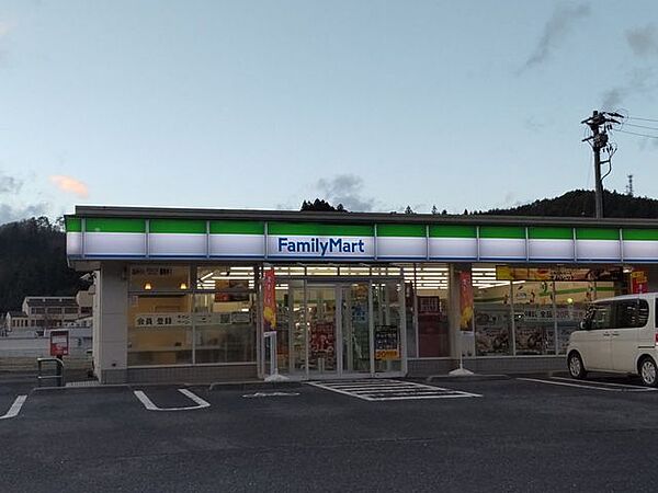 Aコープひがしやま店 【周辺環境】ファミリーマート一関東山店まで約4.9kmです。 4900m