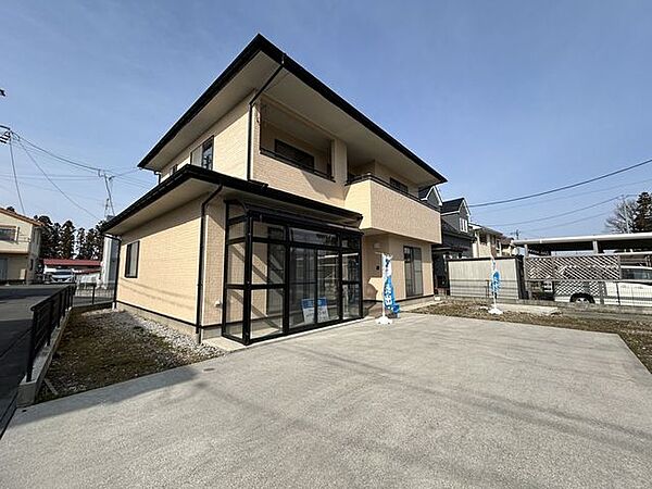 【リフォーム済】現地外観です。駐車場間口拡張を行いました。